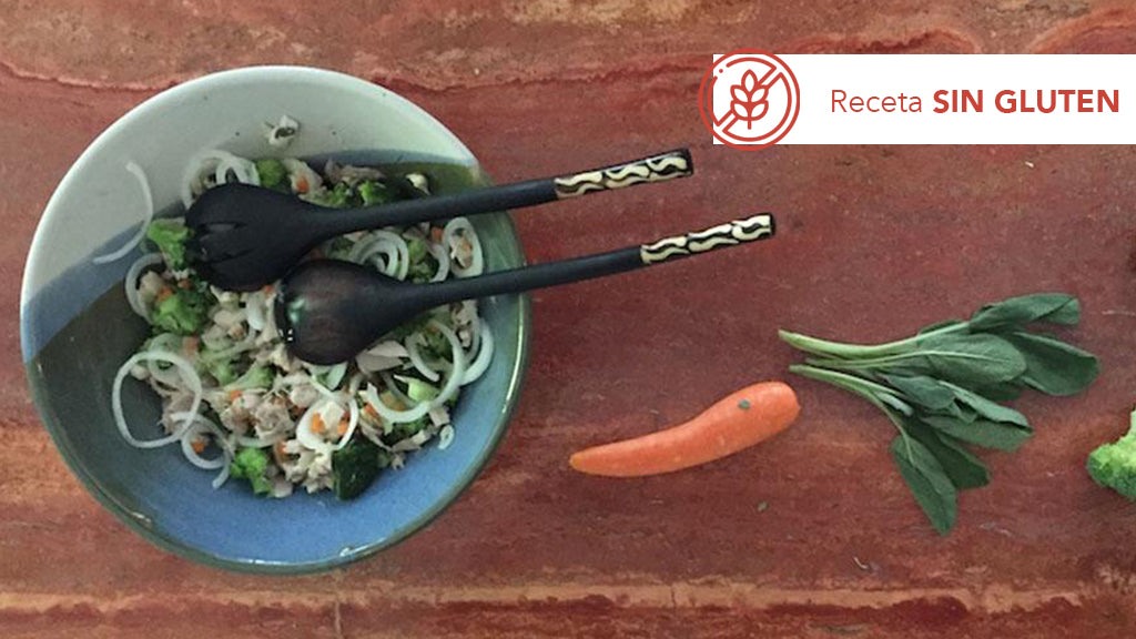 Ensalada de pollo y brócoli con vinagreta de salvia